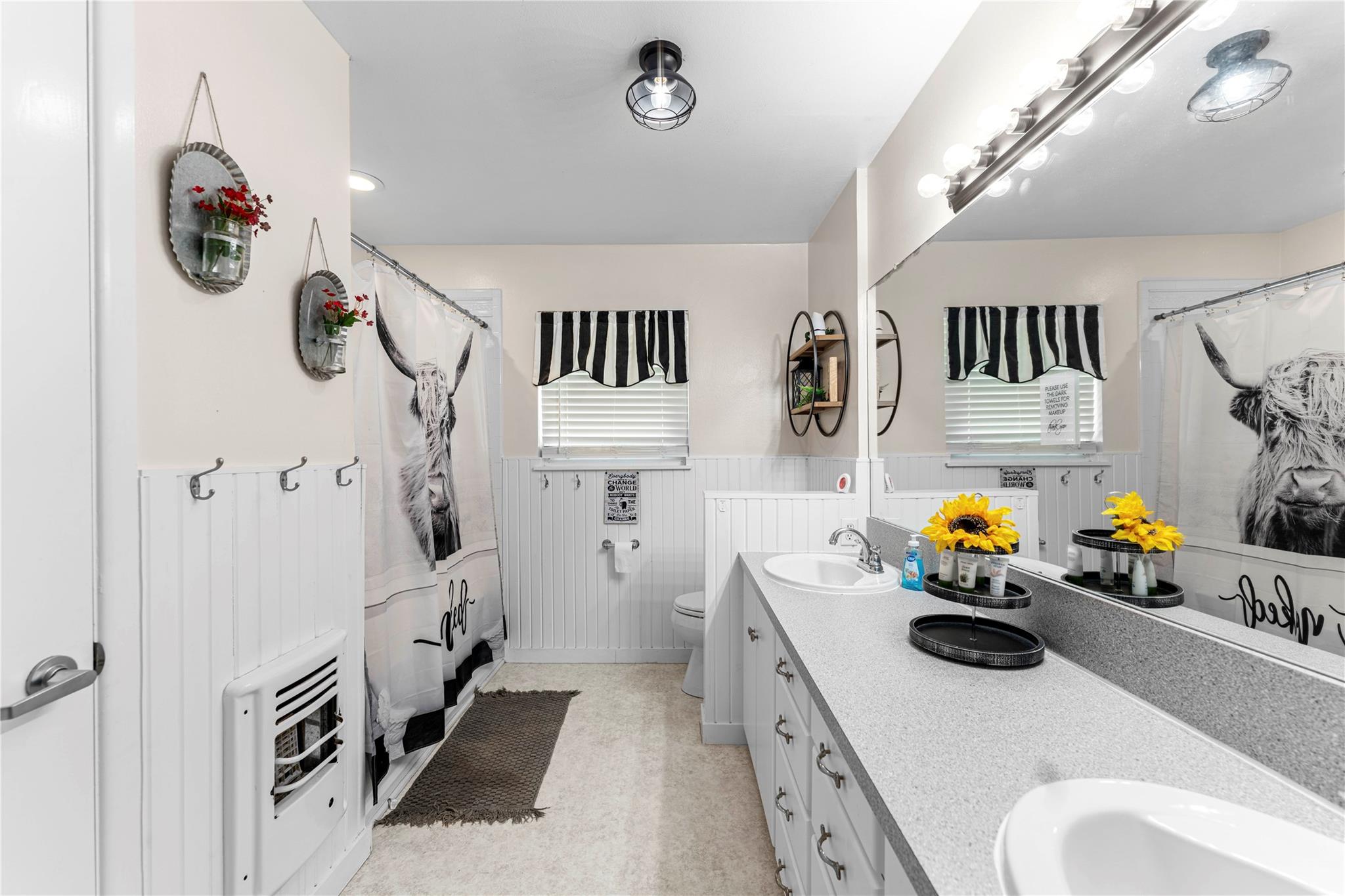 Canton, Texas, 75103, United States, 5 Bedrooms Bedrooms, ,3 BathroomsBathrooms,Residential,For Sale,1976221