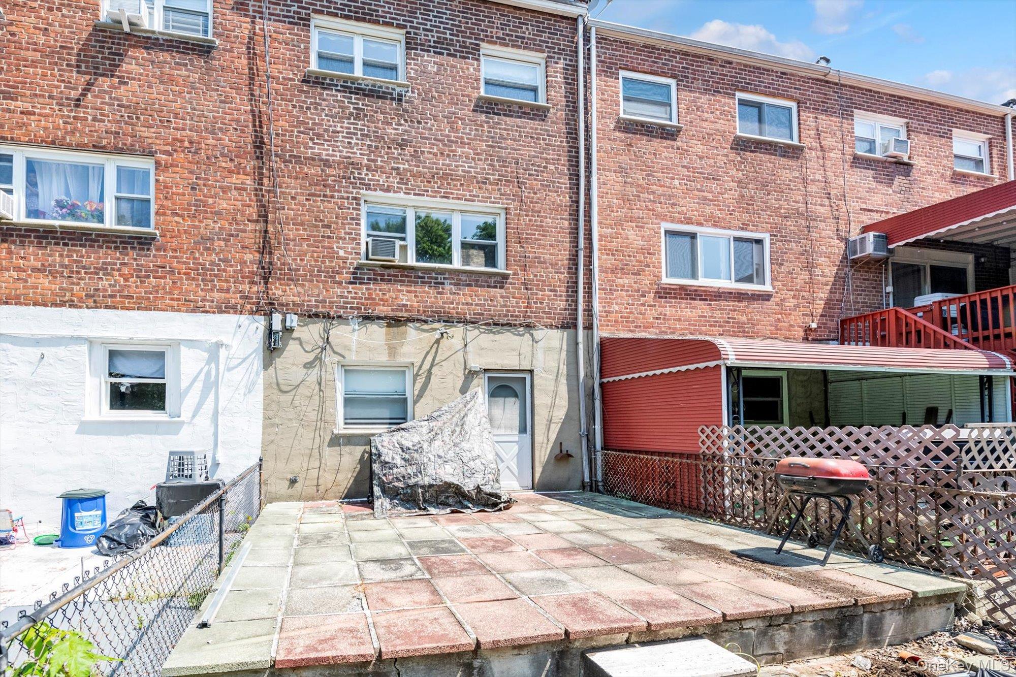 Bronx, New York, 10465, United States, 3 Bedrooms Bedrooms, ,2 BathroomsBathrooms,Residential,For Sale,1919704