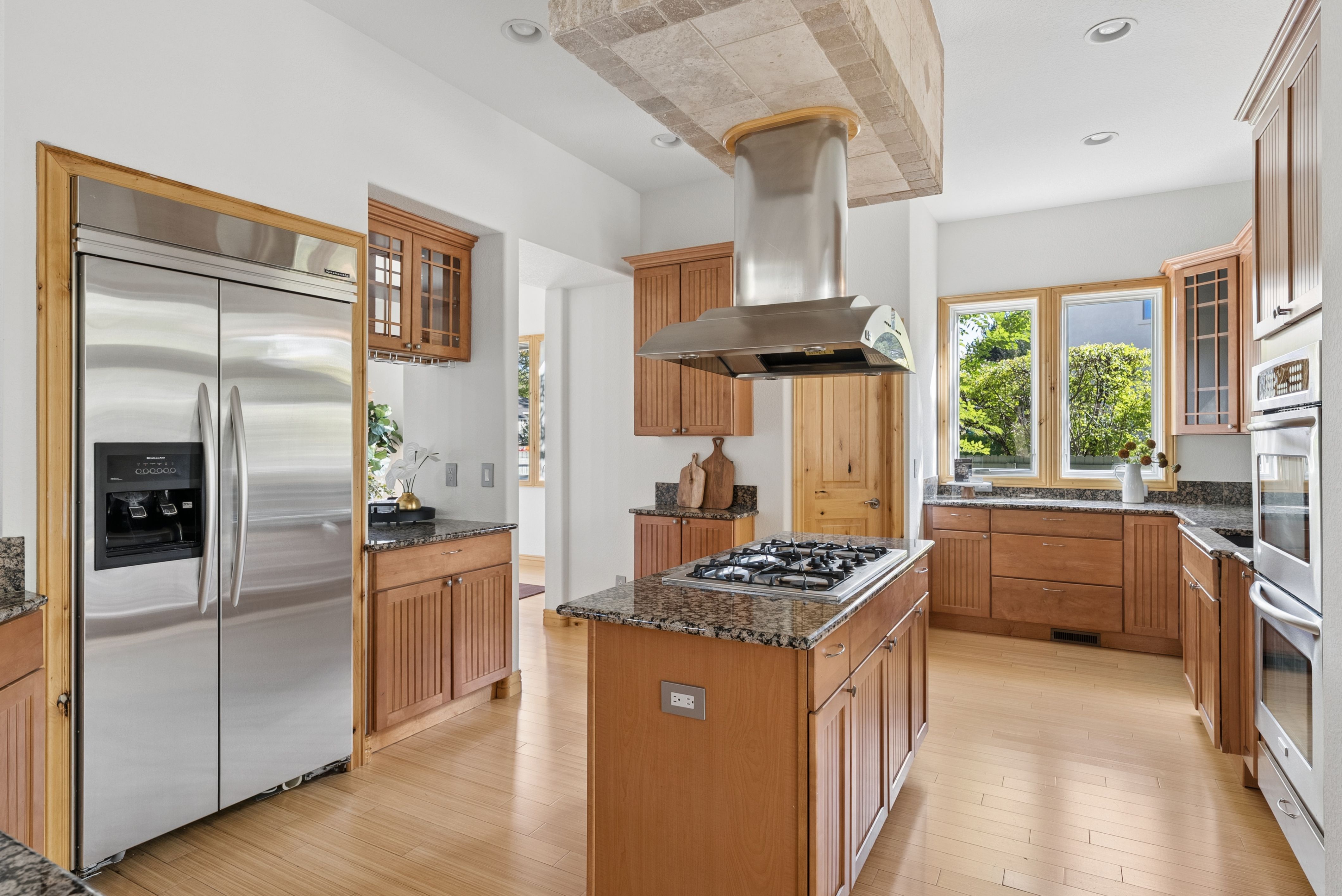  2895 S Cook Street  Finished Walkout Home - 物件實景