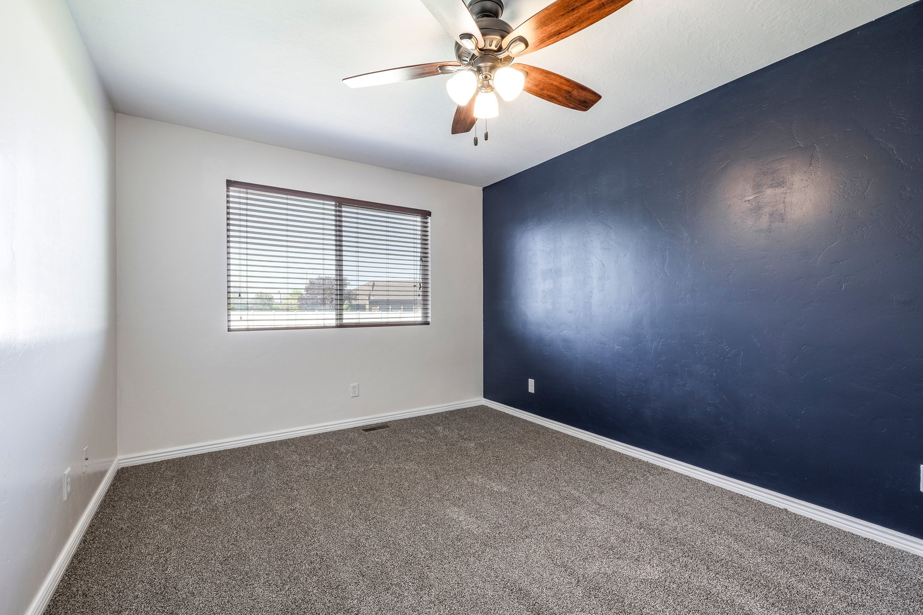  Townhome with Fully Finished Basement - 物件實景