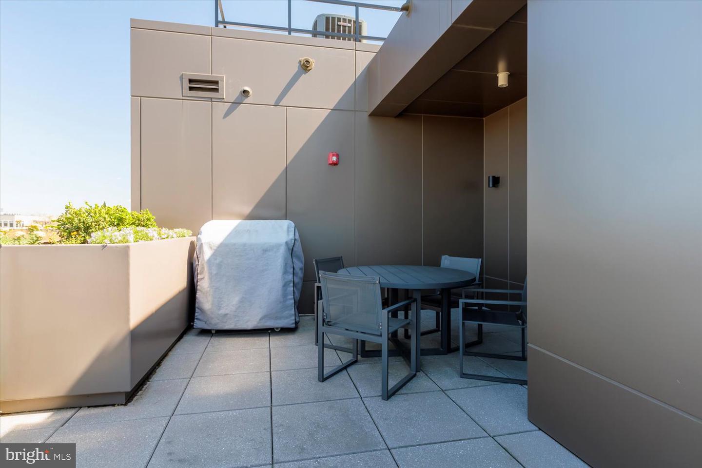 Washington, District of Columbia, 20003, United States, 1 Bedroom Bedrooms, ,2 BathroomsBathrooms,Residential,For Sale,1766672