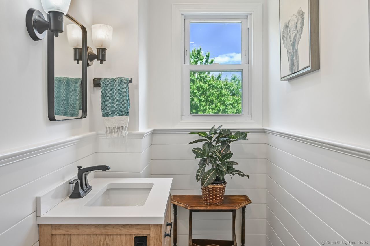 Stamford, Connecticut, 06902, United States, 3 Bedrooms Bedrooms, ,2 BathroomsBathrooms,Residential,For Sale,1837924