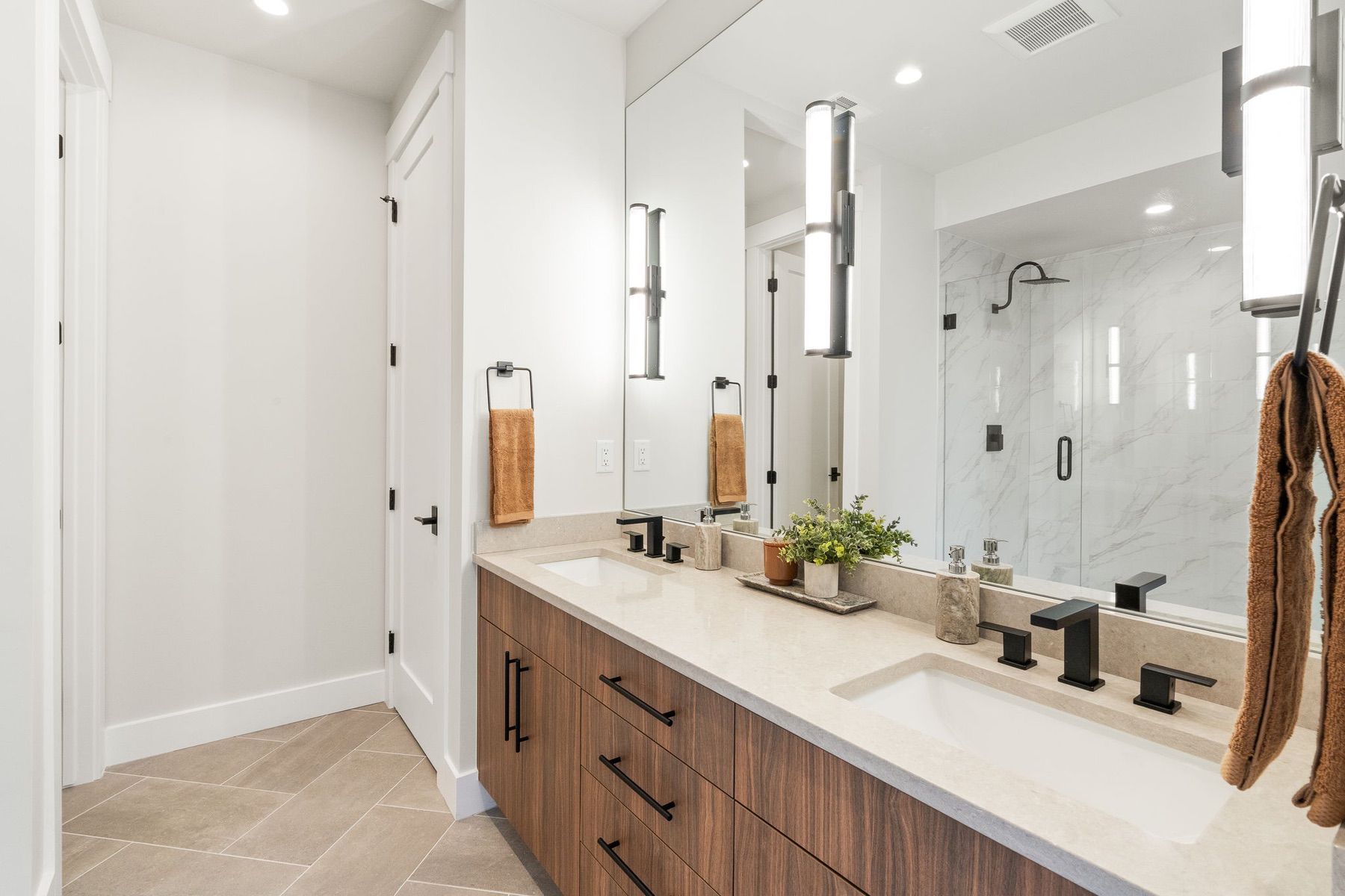  1506 Cambridge Dr - 物件實景