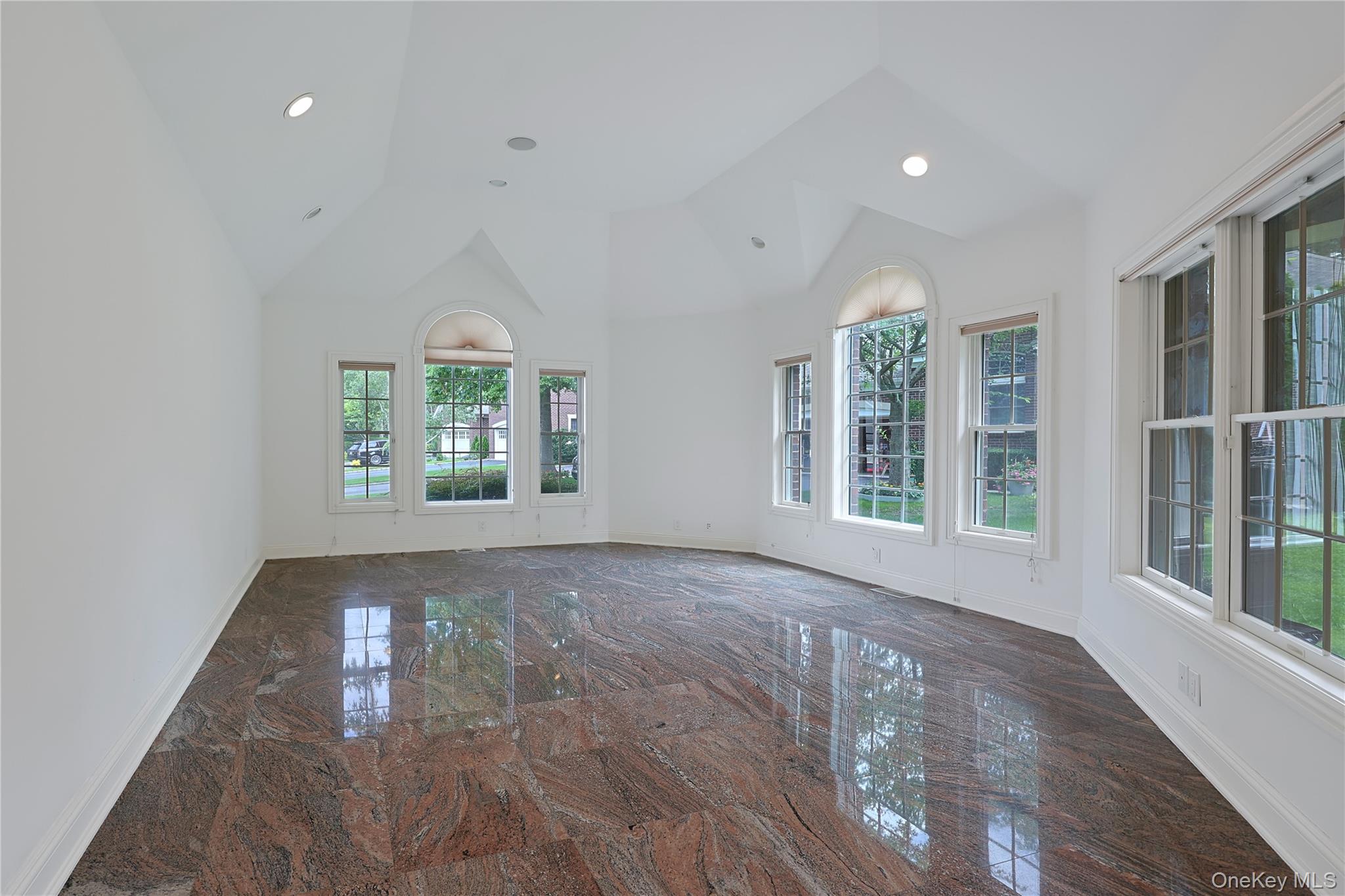  14 Belvedere Court, North Hills, NY, 11030 - 物件實景