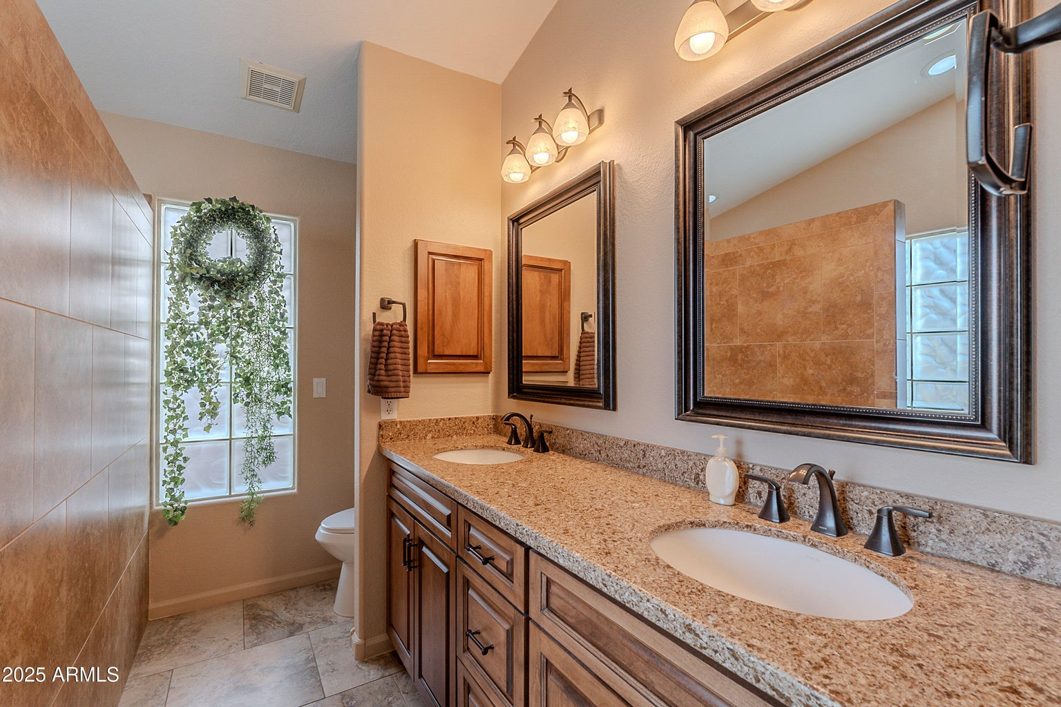 Gilbert, Arizona, 85233, United States, 3 Bedrooms Bedrooms, ,2 BathroomsBathrooms,Residential,For Sale,1944680
