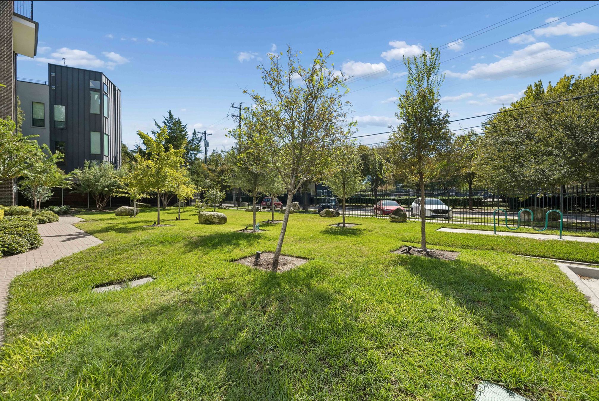  381 E. Greenbriar Lane #1001 - 物件實景