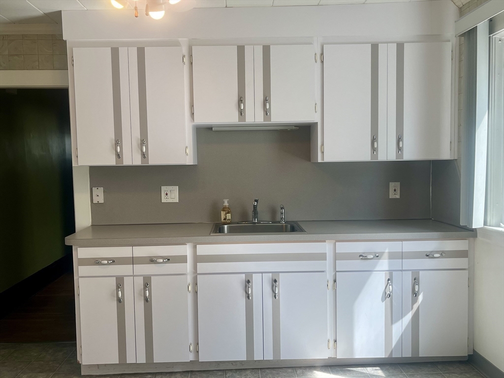 Everett, Massachusetts, 02149, United States, 3 Bedrooms Bedrooms, ,3 BathroomsBathrooms,Residential,For Sale,1923933