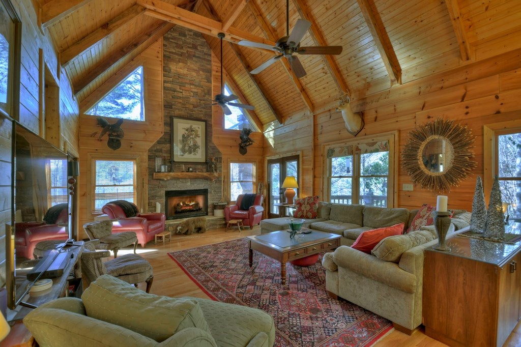Blue Ridge, Georgia, 30513, United States, 5 Bedrooms Bedrooms, ,3 BathroomsBathrooms,Residential,For Sale,1858988