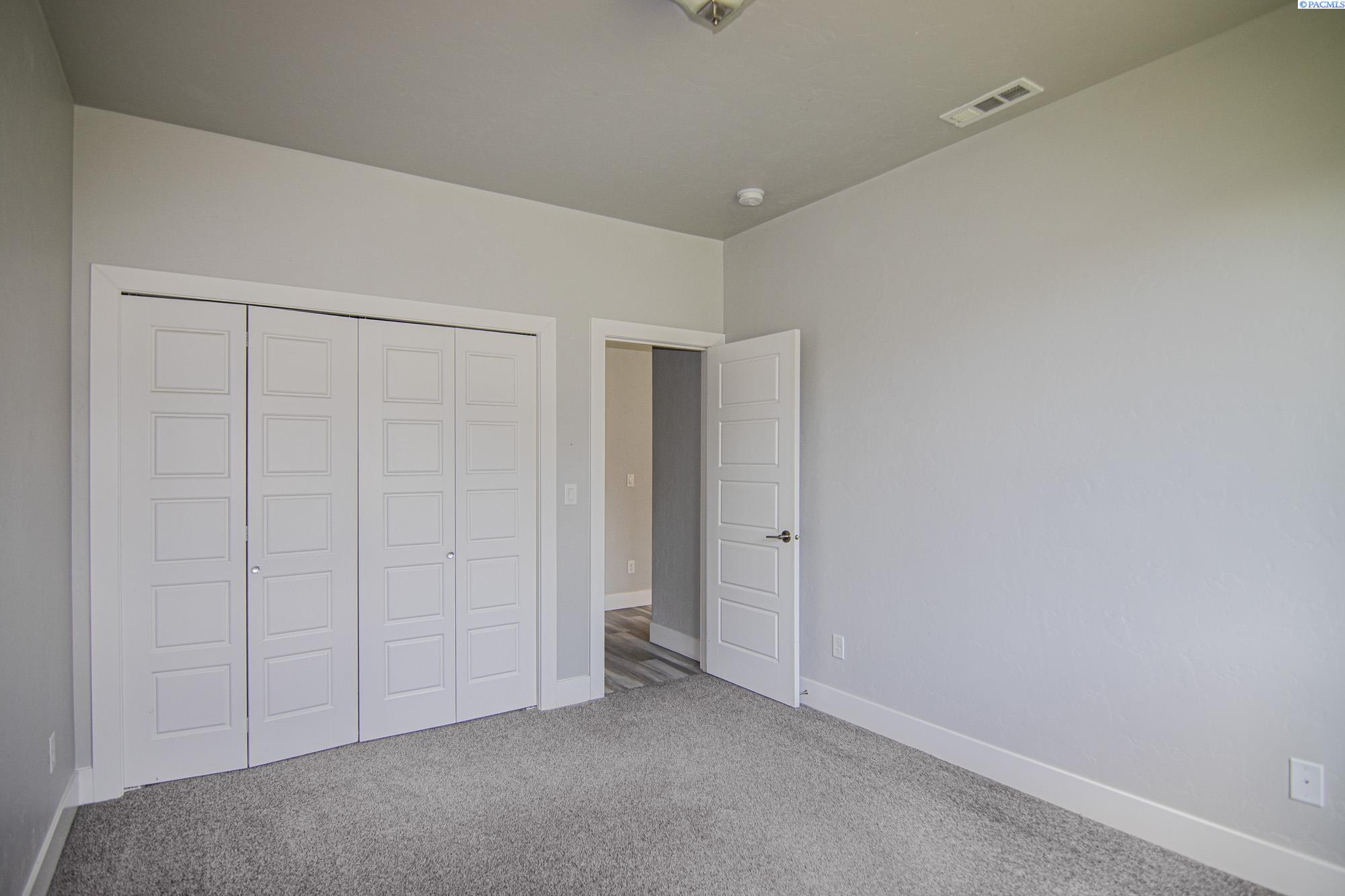 West Richland, Washington, 99353, United States, 5 Bedrooms Bedrooms, ,2 BathroomsBathrooms,Residential,For Sale,1873826
