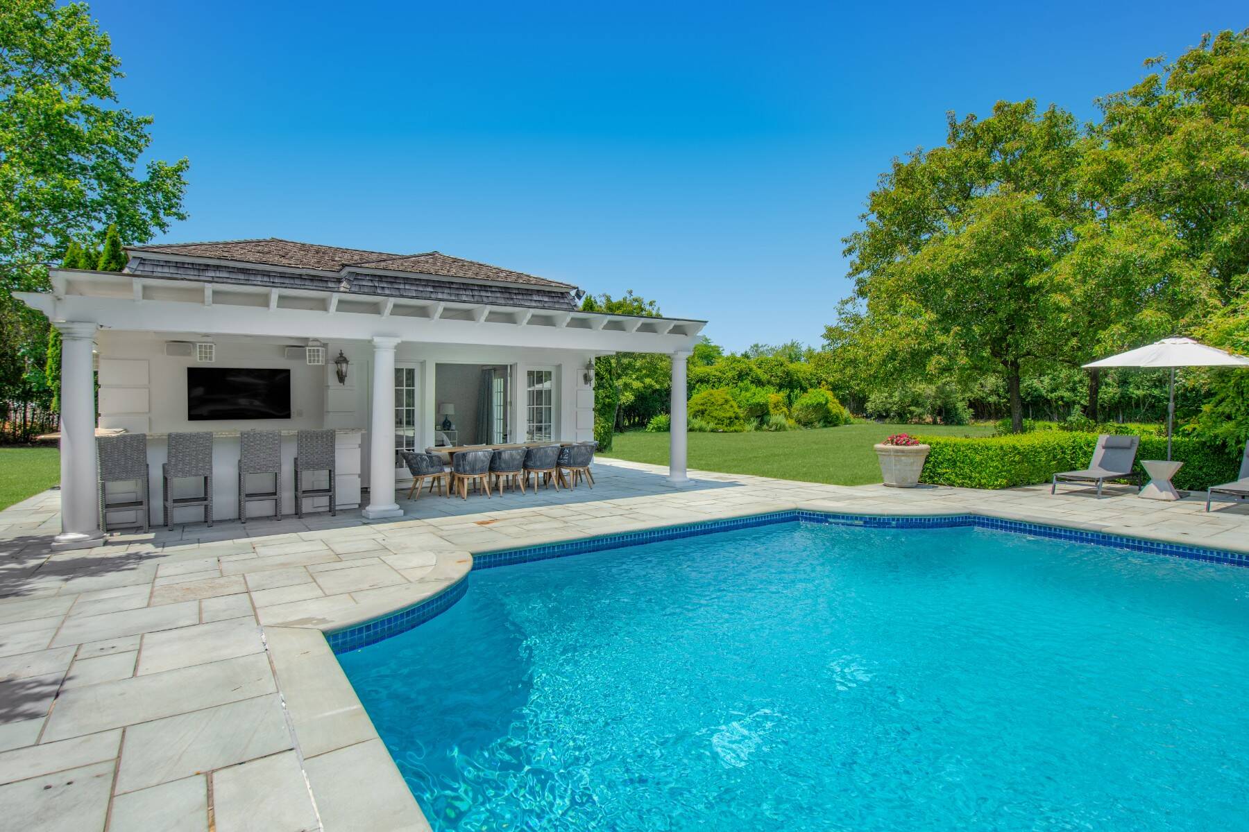  2-Acre SHV Compound, Fully Furnished, w/ Guest & Pool House - 物件實景