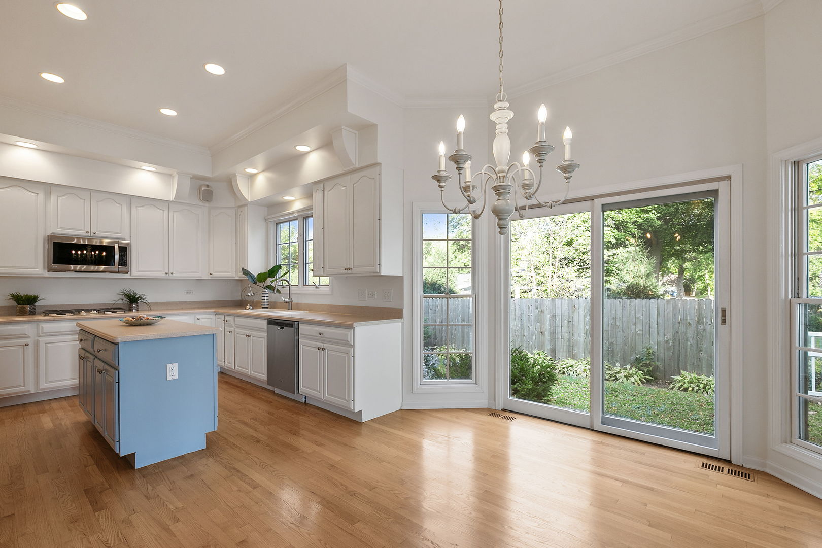 Grayslake, Illinois, 60030, United States, 4 Bedrooms Bedrooms, ,3 BathroomsBathrooms,Residential,For Sale,1992794