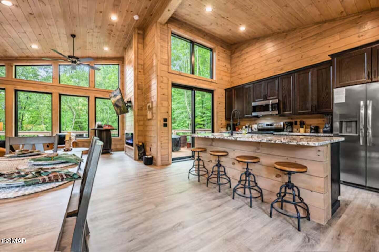 Sevierville, Tennessee, 37862, United States, 2 Bedrooms Bedrooms, ,3 BathroomsBathrooms,Residential,For Sale,1976879