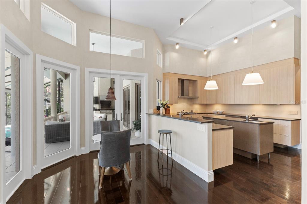 Longboat Key, Florida, 34228, United States, 5 Bedrooms Bedrooms, ,4 BathroomsBathrooms,Residential,For Sale,1785002