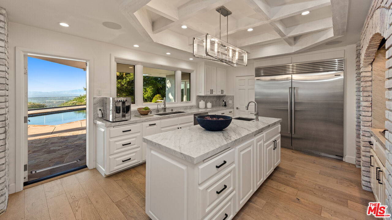 Los Angeles, California, 90049, United States, 5 Bedrooms Bedrooms, ,4 BathroomsBathrooms,Residential,For Sale,1889913