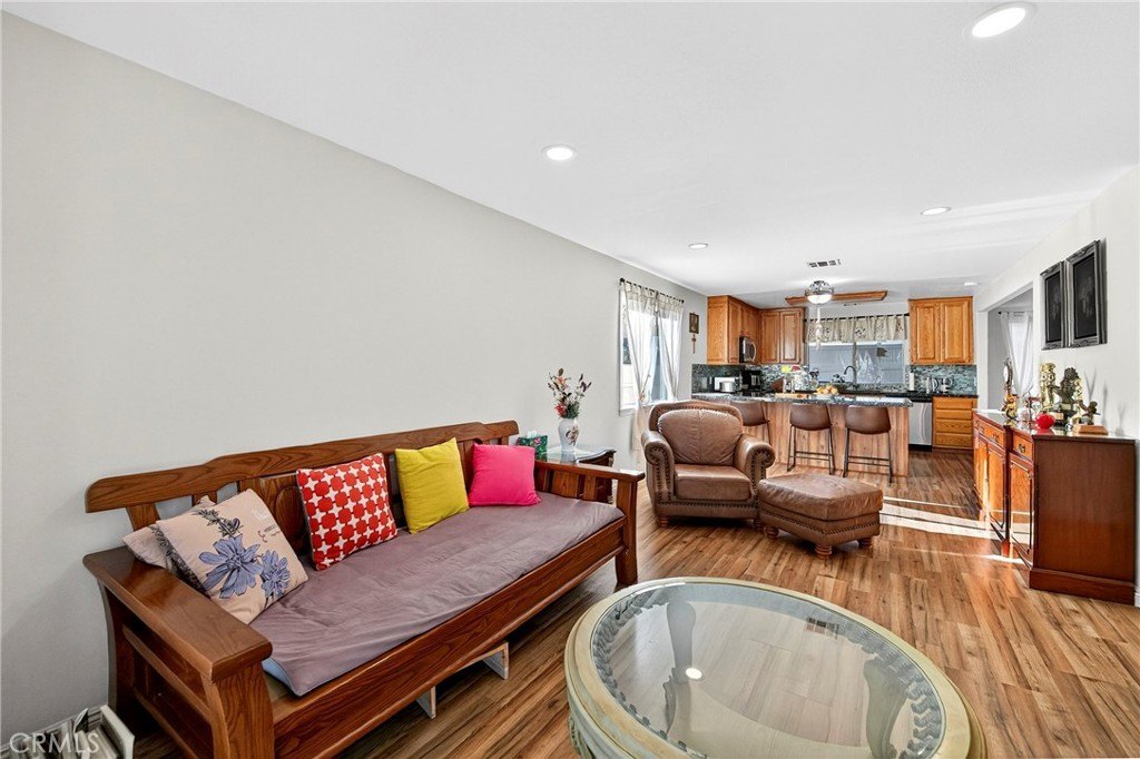 La Crescenta, California, 91214, United States, 4 Bedrooms Bedrooms, ,3 BathroomsBathrooms,Residential,For Sale,1997166