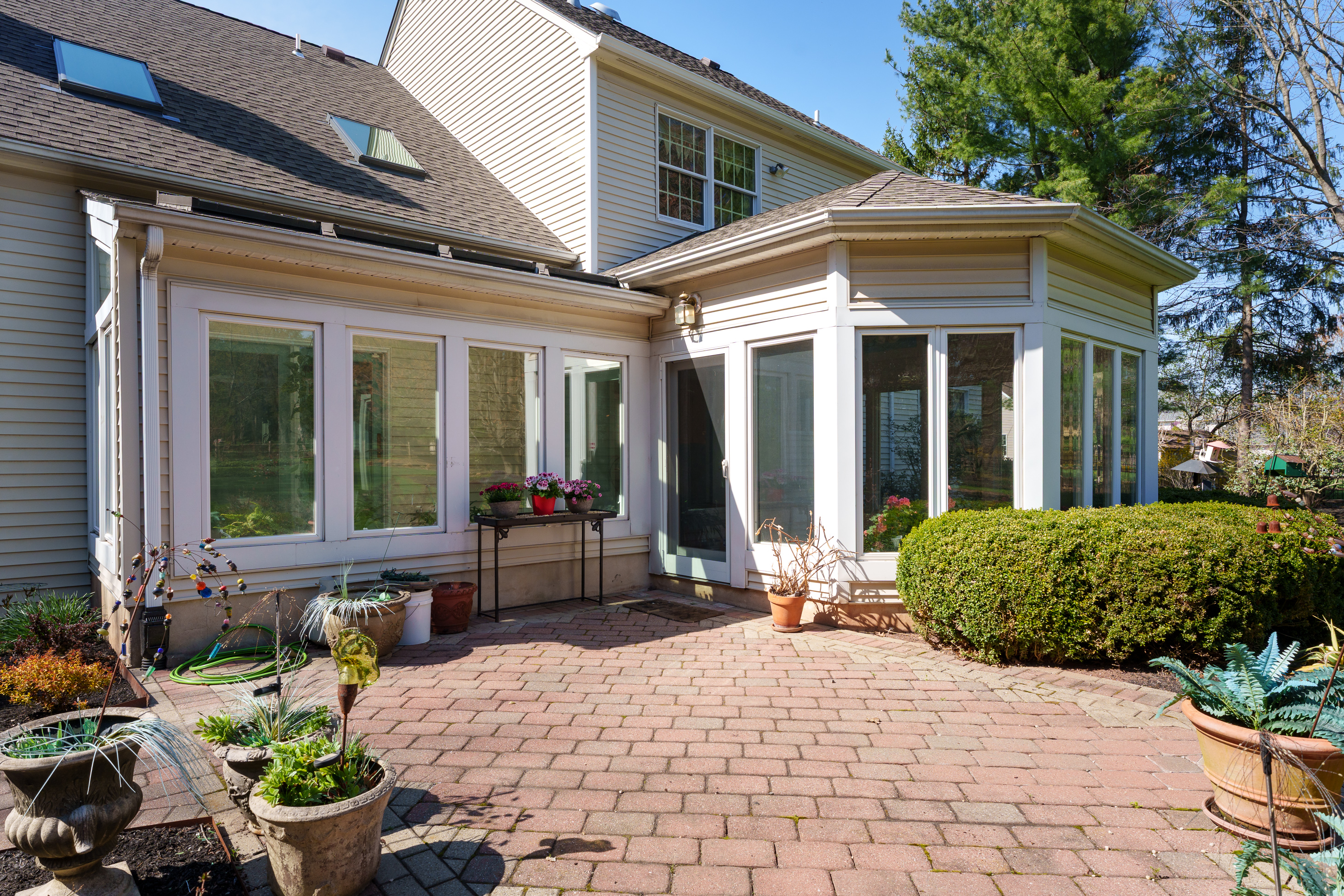  Architecturally Distinct with Greenhouse, Sunroom, and Updated Kitchen - 物件實景
