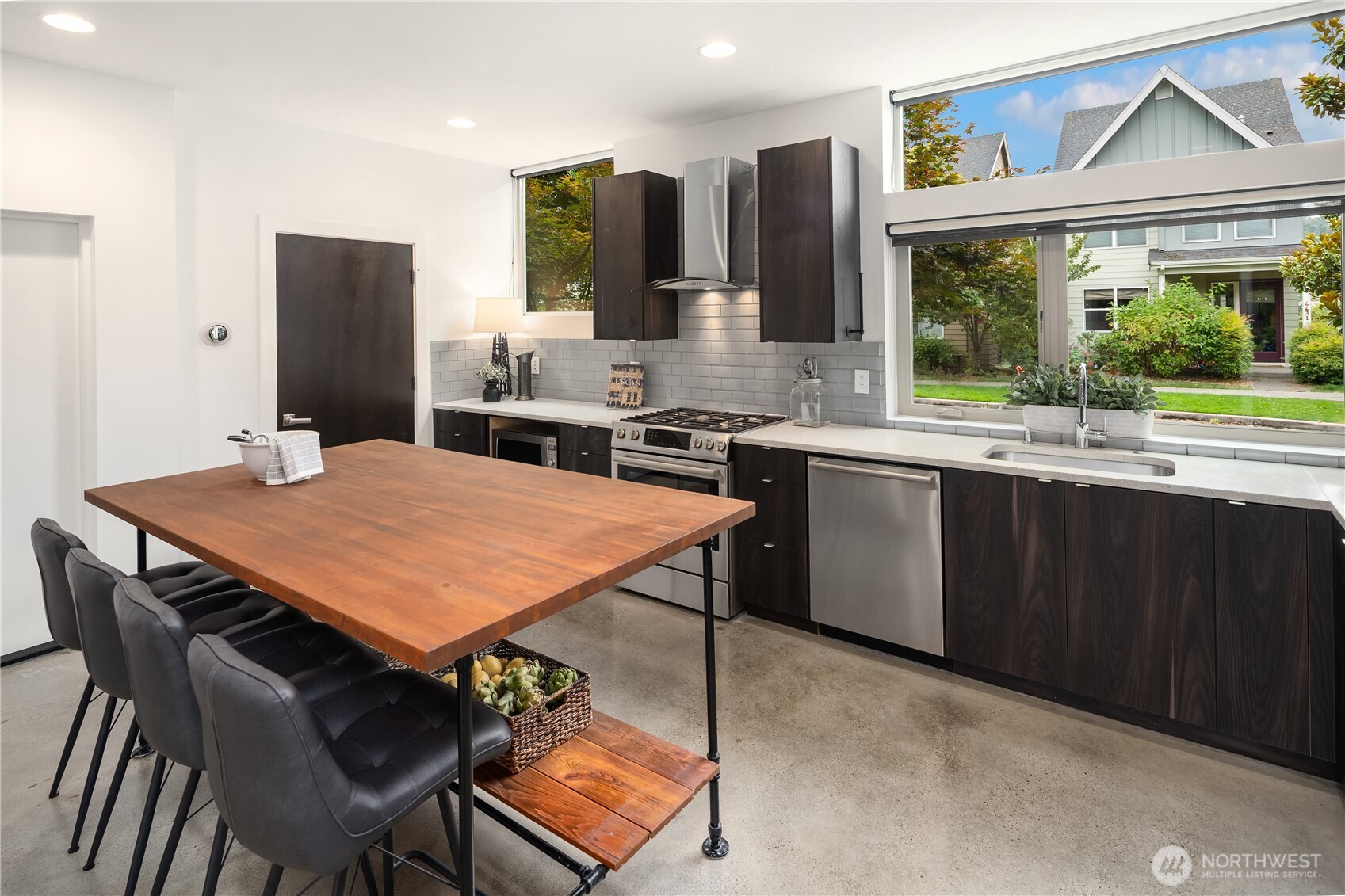 Seattle, Washington, 98108, United States, 3 Bedrooms Bedrooms, ,3 BathroomsBathrooms,Residential,For Sale,1947115