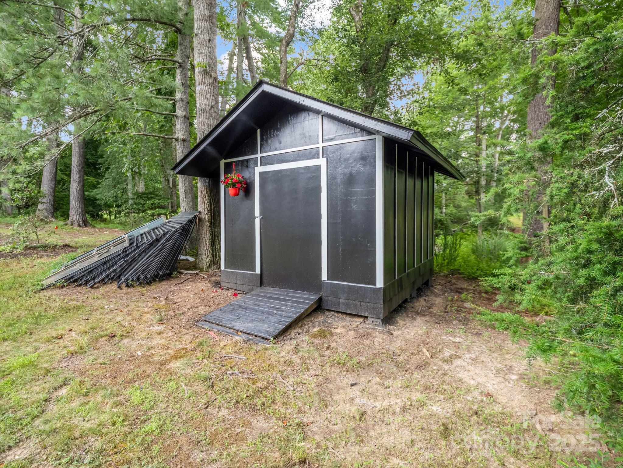 Hendersonville, North Carolina, 28791, United States, 4 Bedrooms Bedrooms, ,3 BathroomsBathrooms,Residential,For Sale,1973922