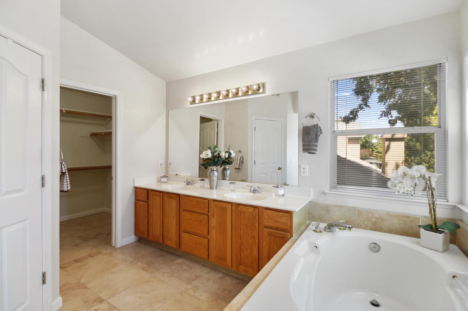 Folsom, California, 95630, United States, 4 Bedrooms Bedrooms, ,3 BathroomsBathrooms,Residential,For Sale,1926196