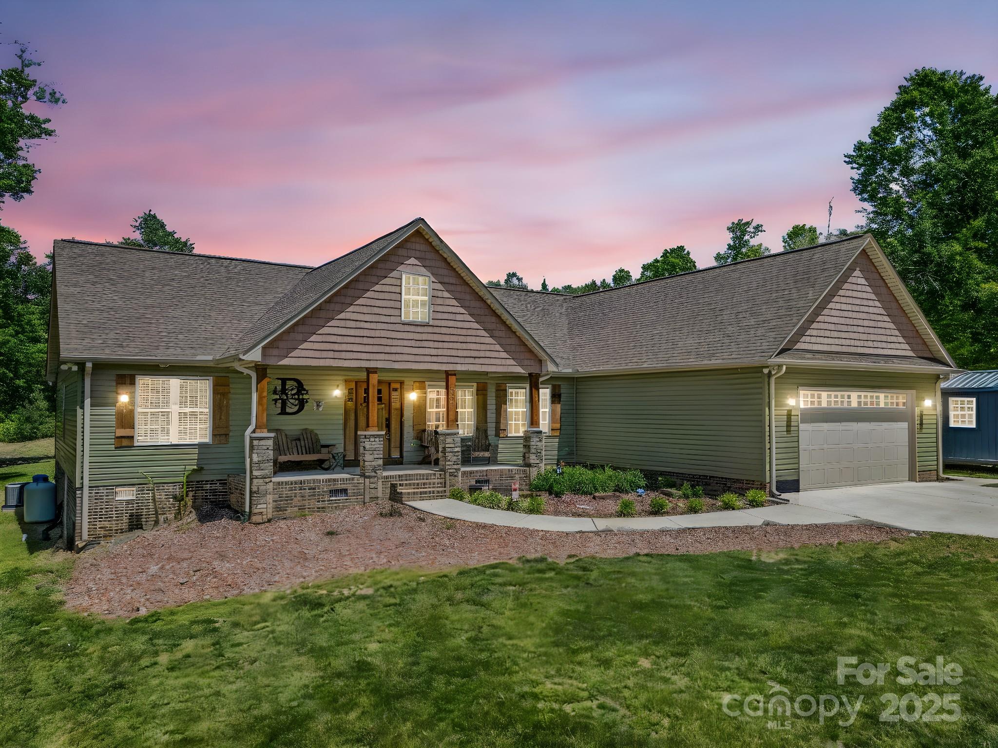 Lincolnton, North Carolina, 28092, United States, 3 Bedrooms Bedrooms, ,3 BathroomsBathrooms,Residential,For Sale,2005989