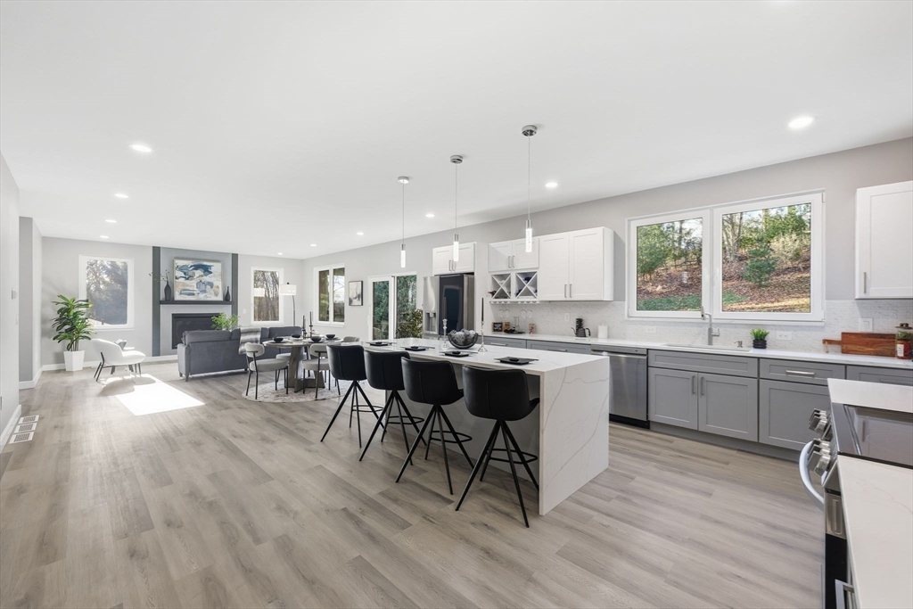 Holyoke, Massachusetts, 01040, United States, 3 Bedrooms Bedrooms, ,3 BathroomsBathrooms,Residential,For Sale,2003415