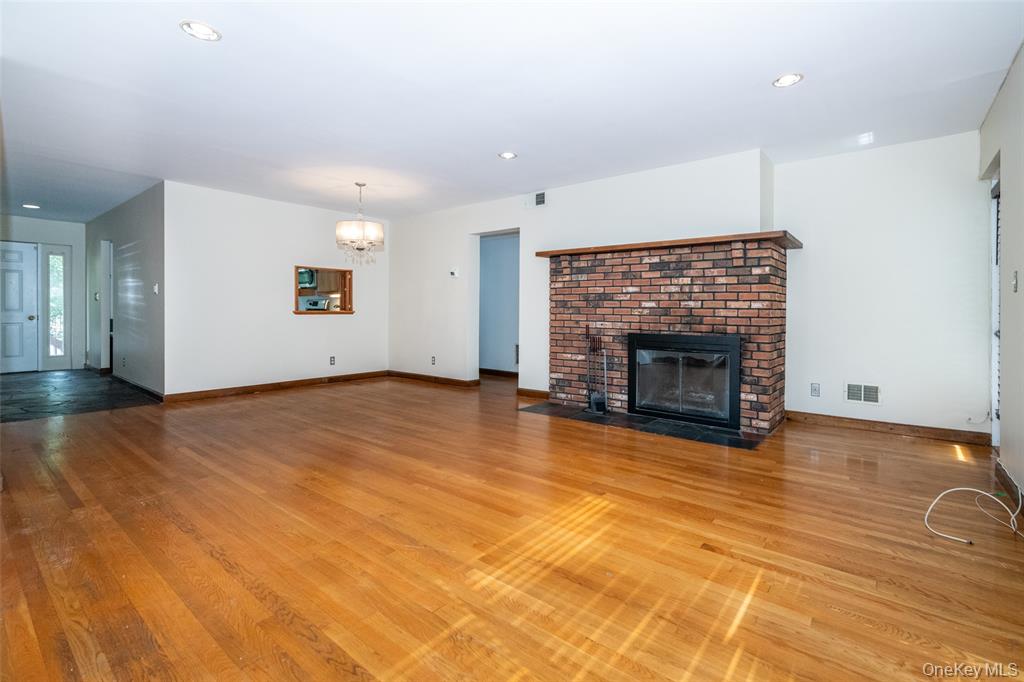 Bronx, New York, 10464, United States, 2 Bedrooms Bedrooms, ,2 BathroomsBathrooms,Residential,For Sale,1981107