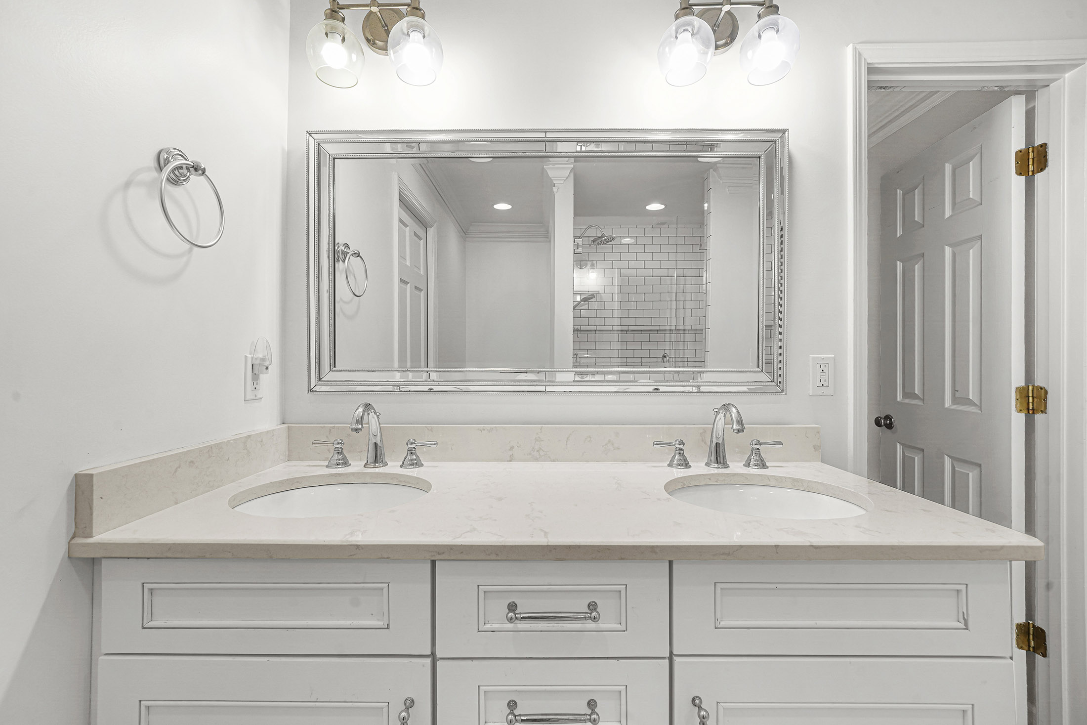  Beautiful Brick Townhome Offers Peaceful Park-like Living in Buckhead - 物件實景