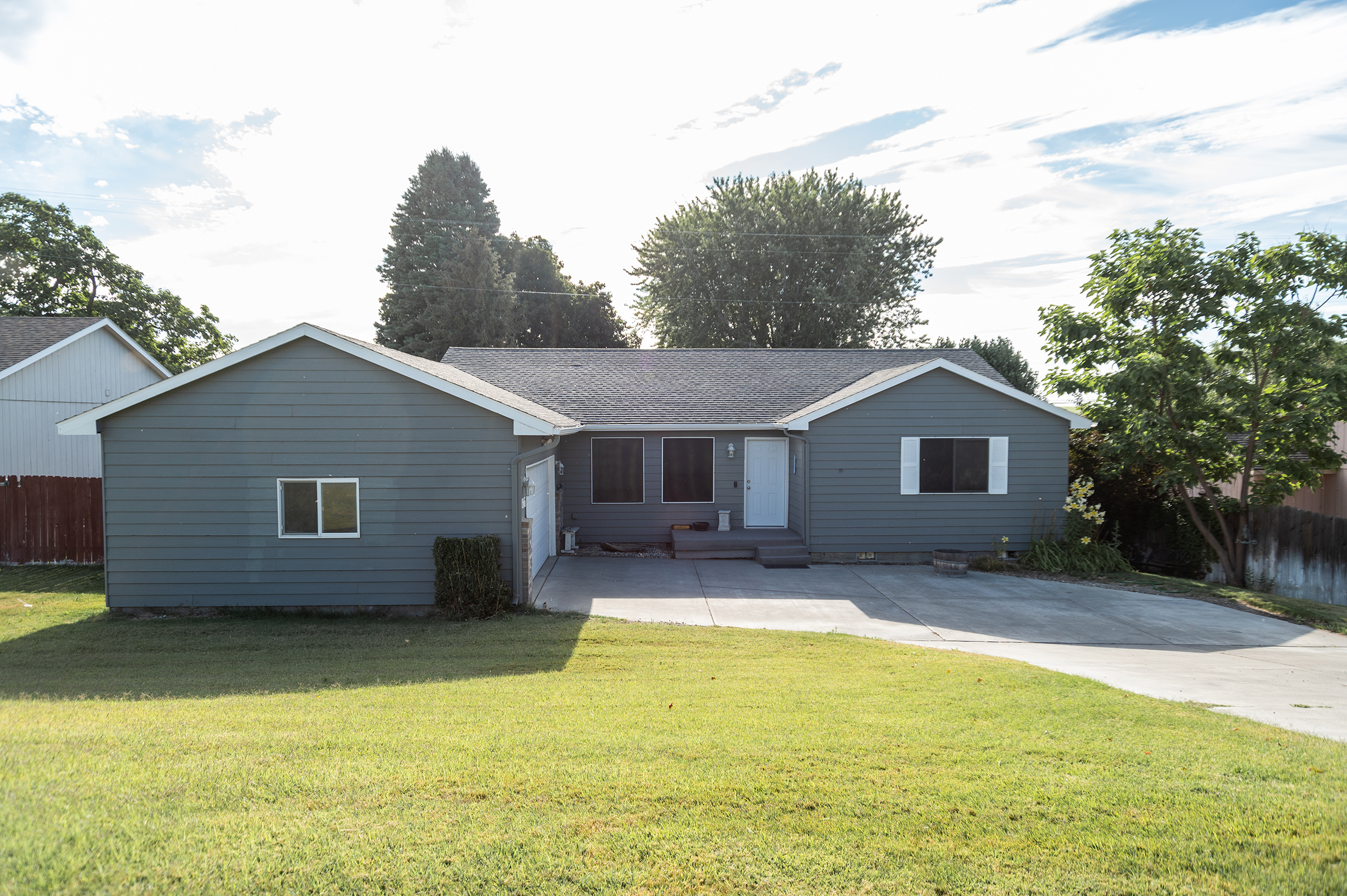  NEWLY UPDATED in Benton City - 物件實景