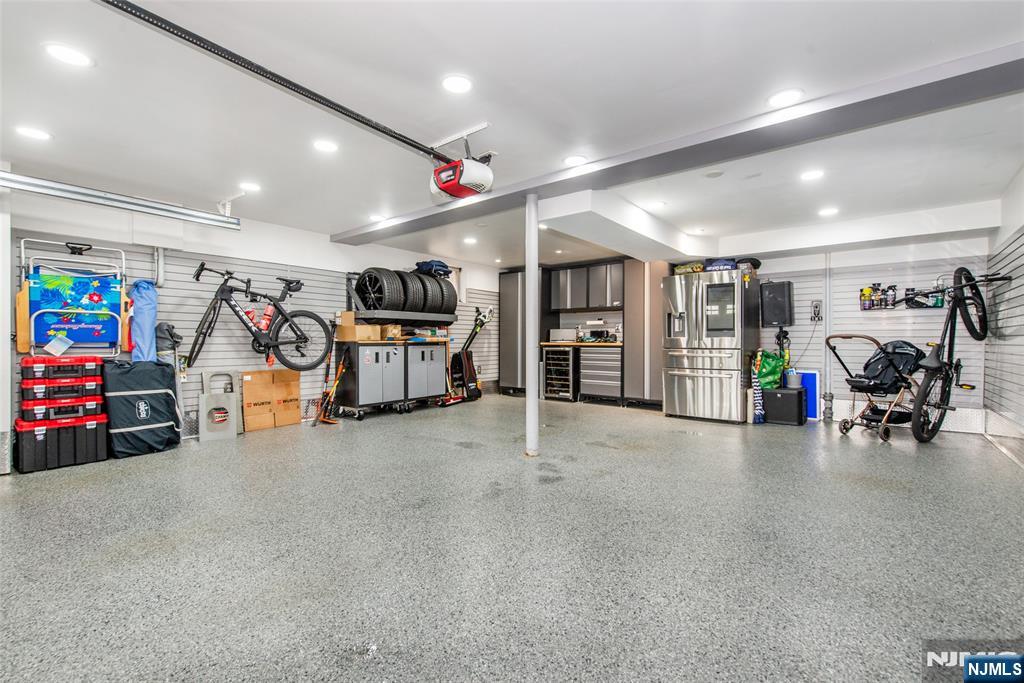 Elmwood Park, New Jersey, 07407, United States, 3 Bedrooms Bedrooms, ,3 BathroomsBathrooms,Residential,For Sale,1941820