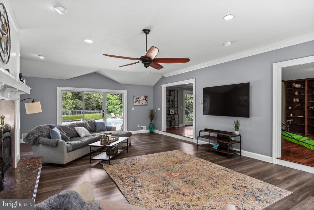 Cream Ridge, New Jersey, 08514, United States, 4 Bedrooms Bedrooms, ,3 BathroomsBathrooms,Residential,For Sale,1902972