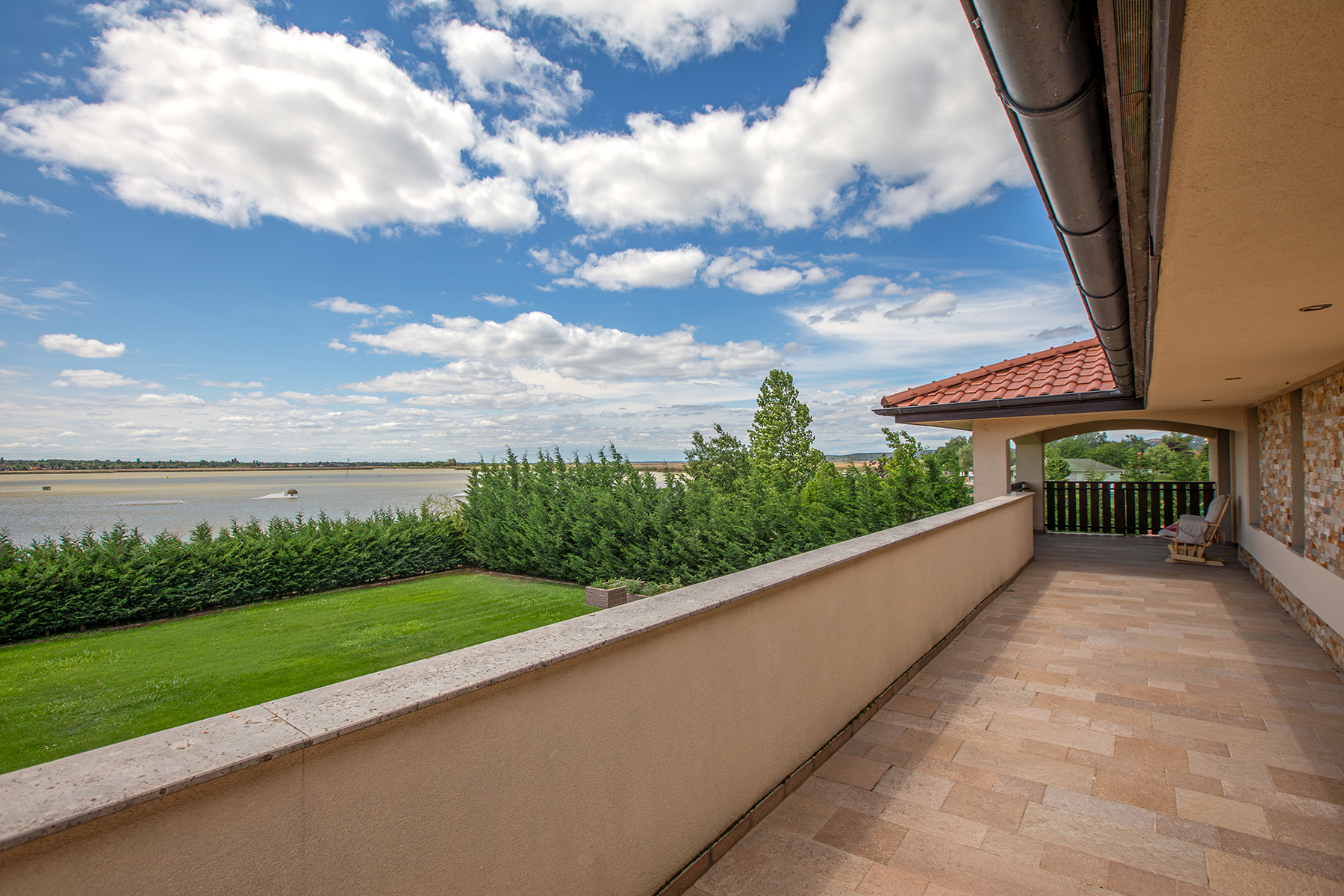  Exceptional waterfront family residence on Lake Velence - 物件實景