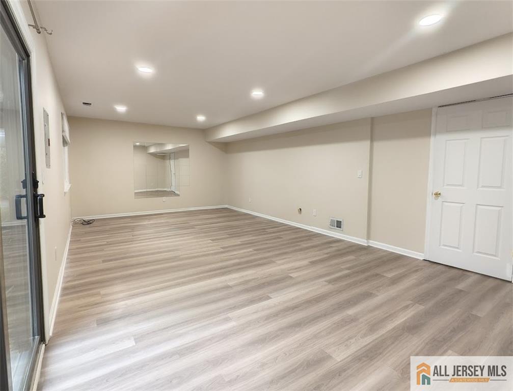 North Brunswick, New Jersey, 08902, United States, 3 Bedrooms Bedrooms, ,3 BathroomsBathrooms,Residential,For Sale,1992119