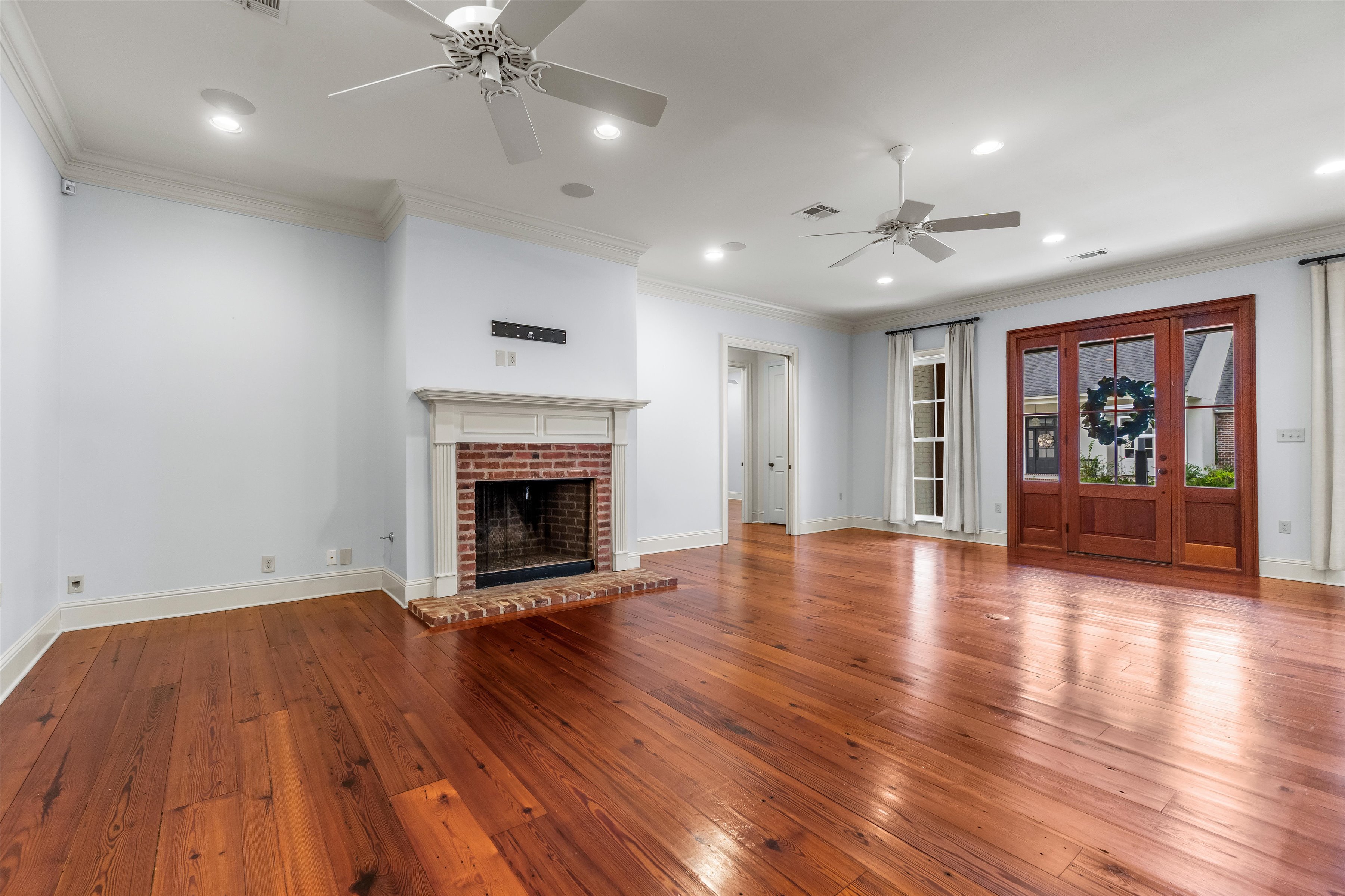 Baton Rouge, Louisiana, 70809, United States, 3 Bedrooms Bedrooms, ,4 BathroomsBathrooms,Residential,For Sale,1998392