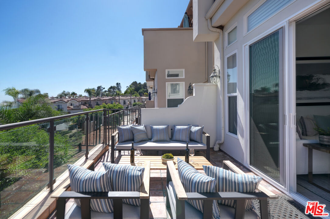Malibu, California, 90265, United States, 2 Bedrooms Bedrooms, ,3 BathroomsBathrooms,Residential,For Sale,1902662