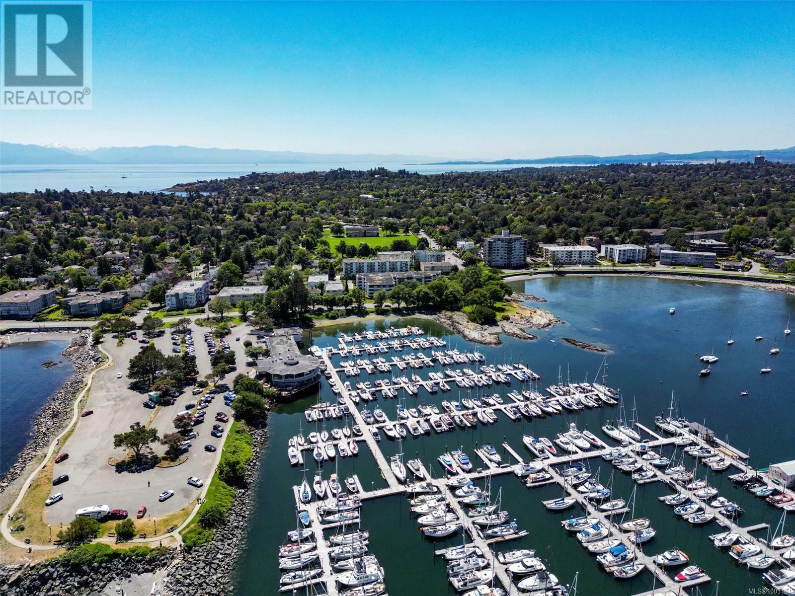 OAK BAY, British Columbia, V8S 2N6, CA, 2 Bedrooms Bedrooms, ,2 BathroomsBathrooms,Residential,For Sale,1874610