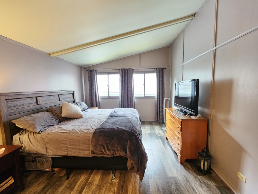 Clear Lake, Iowa, 50428, United States, 3 Bedrooms Bedrooms, ,1 BathroomBathrooms,Residential,For Sale,1937165