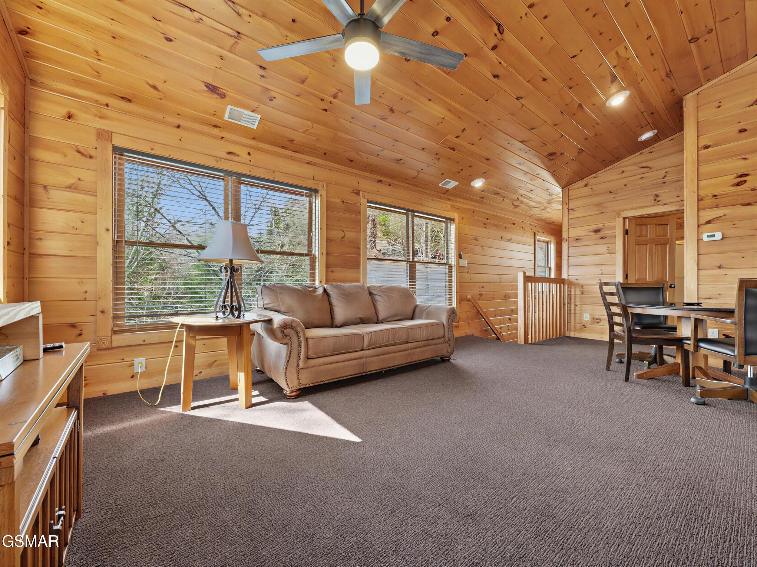 Gatlinburg, Tennessee, 37738, United States, 2 Bedrooms Bedrooms, ,3 BathroomsBathrooms,Residential,For Sale,2024380