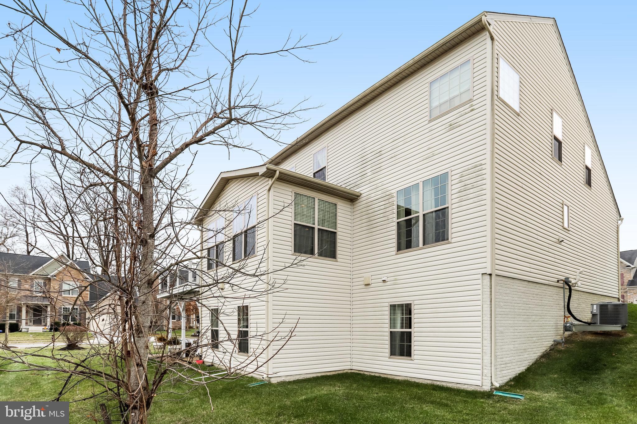 Lanham, Maryland, 20706, United States, 6 Bedrooms Bedrooms, ,5 BathroomsBathrooms,Residential,For Sale,2002849