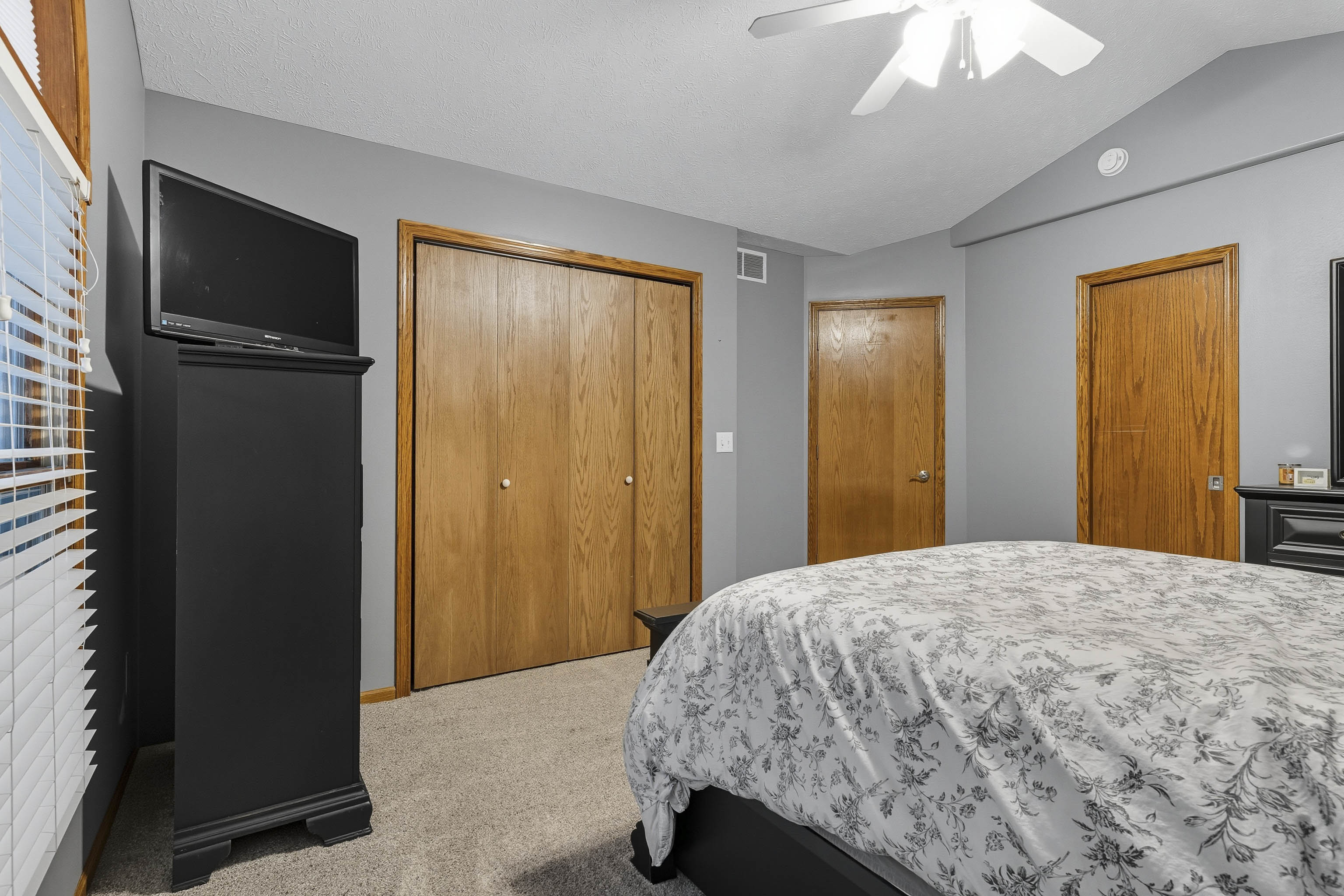 Manhattan, Kansas, 66502, United States, 5 Bedrooms Bedrooms, ,3 BathroomsBathrooms,Residential,For Sale,1960988