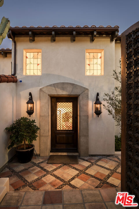 Los Angeles, California, 90068, United States, 4 Bedrooms Bedrooms, ,5 BathroomsBathrooms,Residential,For Sale,1910908