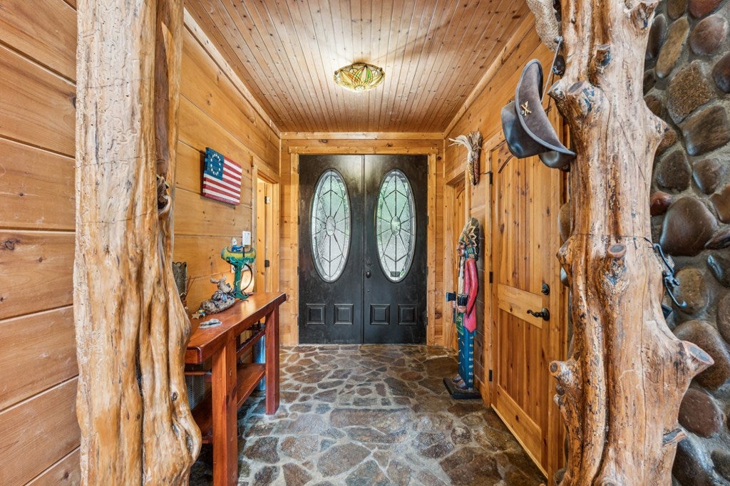 Ellijay, Georgia, 30540, United States, 3 Bedrooms Bedrooms, ,4 BathroomsBathrooms,Residential,For Sale,1952402