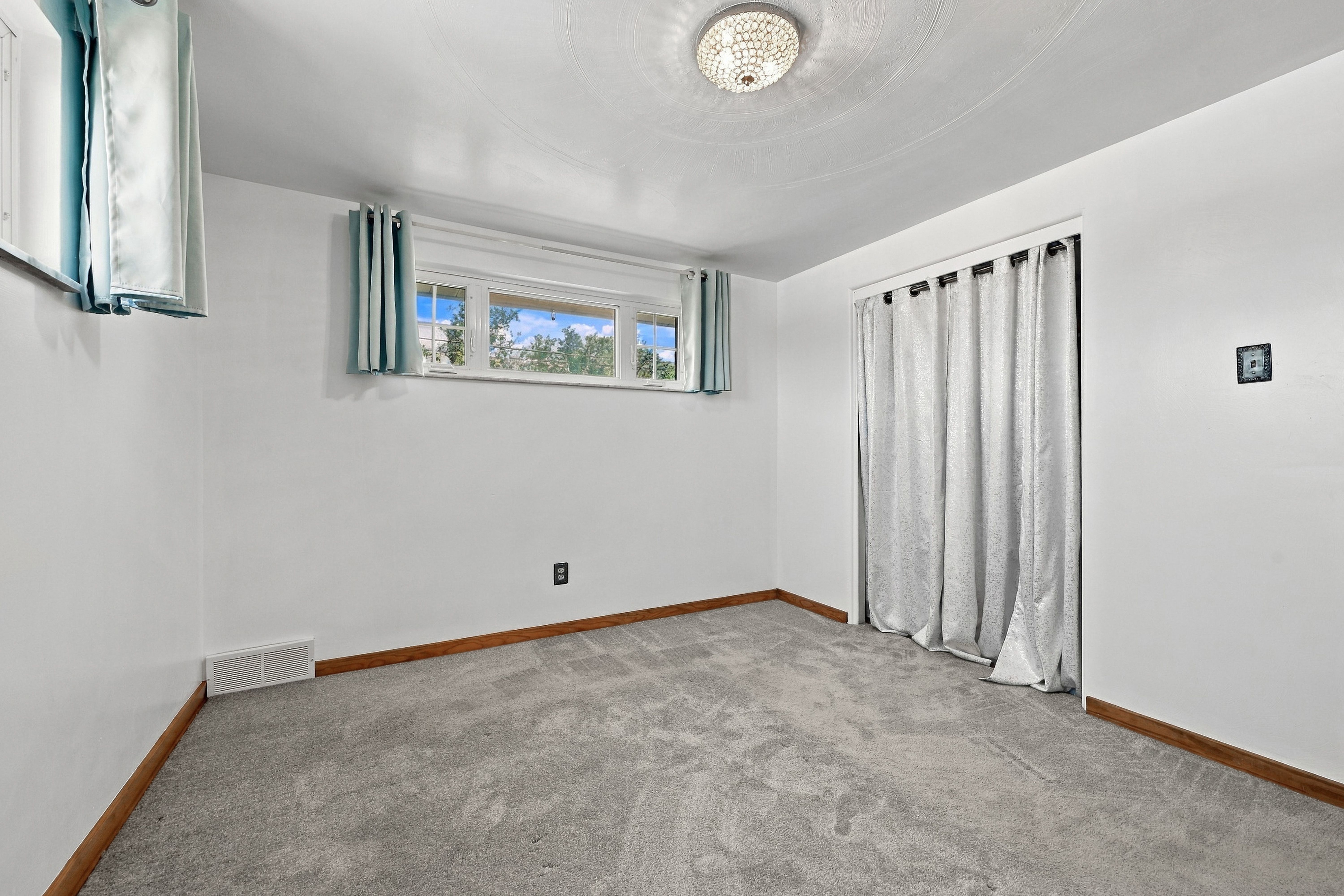  16 South Rolling Hills Avenue, Irwin, PA 15642 - 物件實景