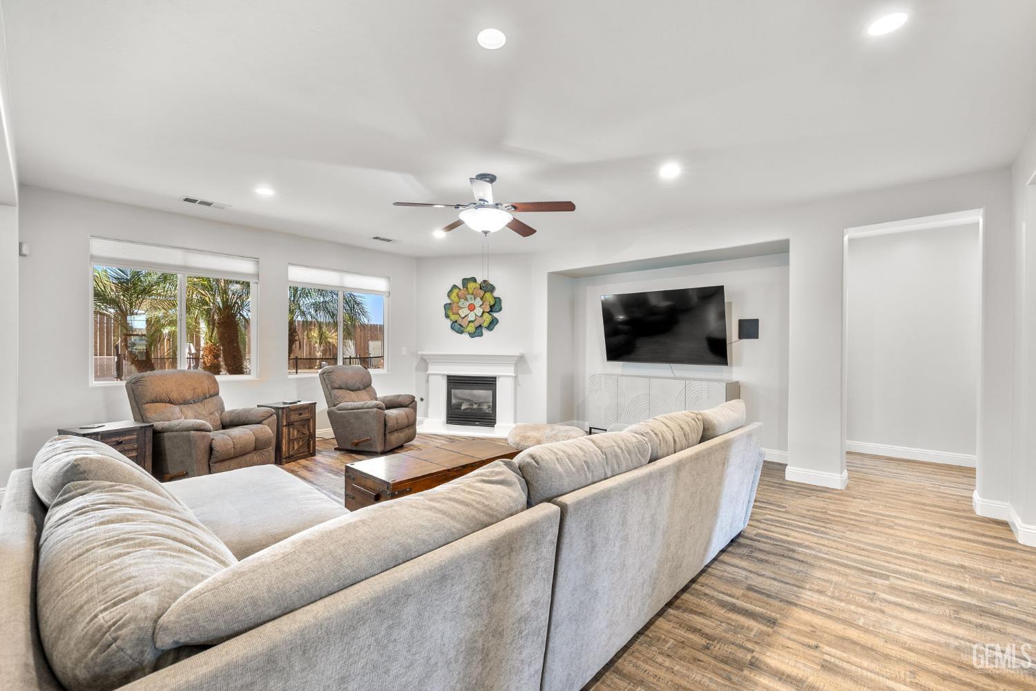 Bakersfield, California, 93312, United States, 3 Bedrooms Bedrooms, ,2 BathroomsBathrooms,Residential,For Sale,1989296