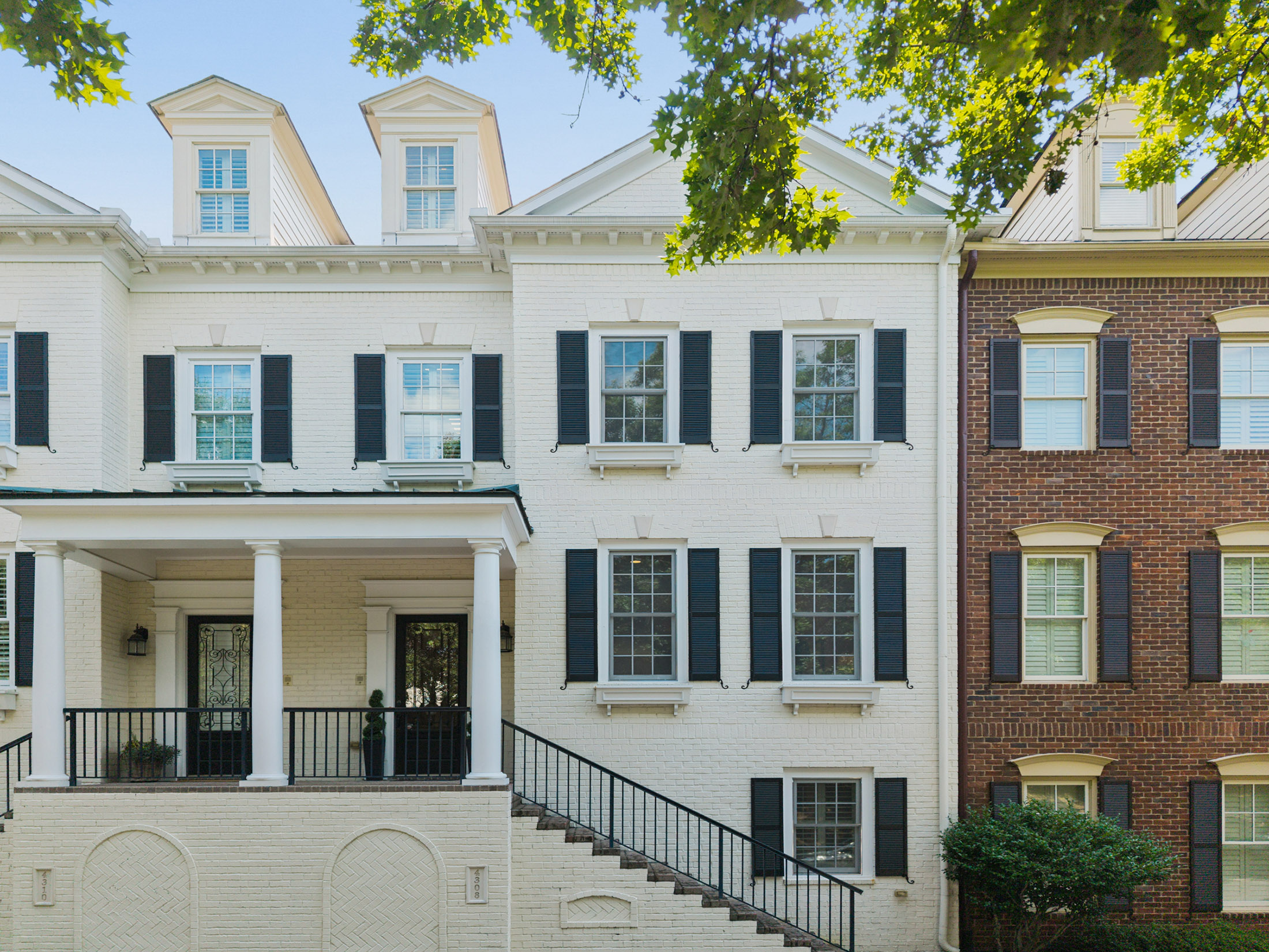  Four Level Brick Townhome with Private Elevator in Gated One Ivy Walk - 物件實景