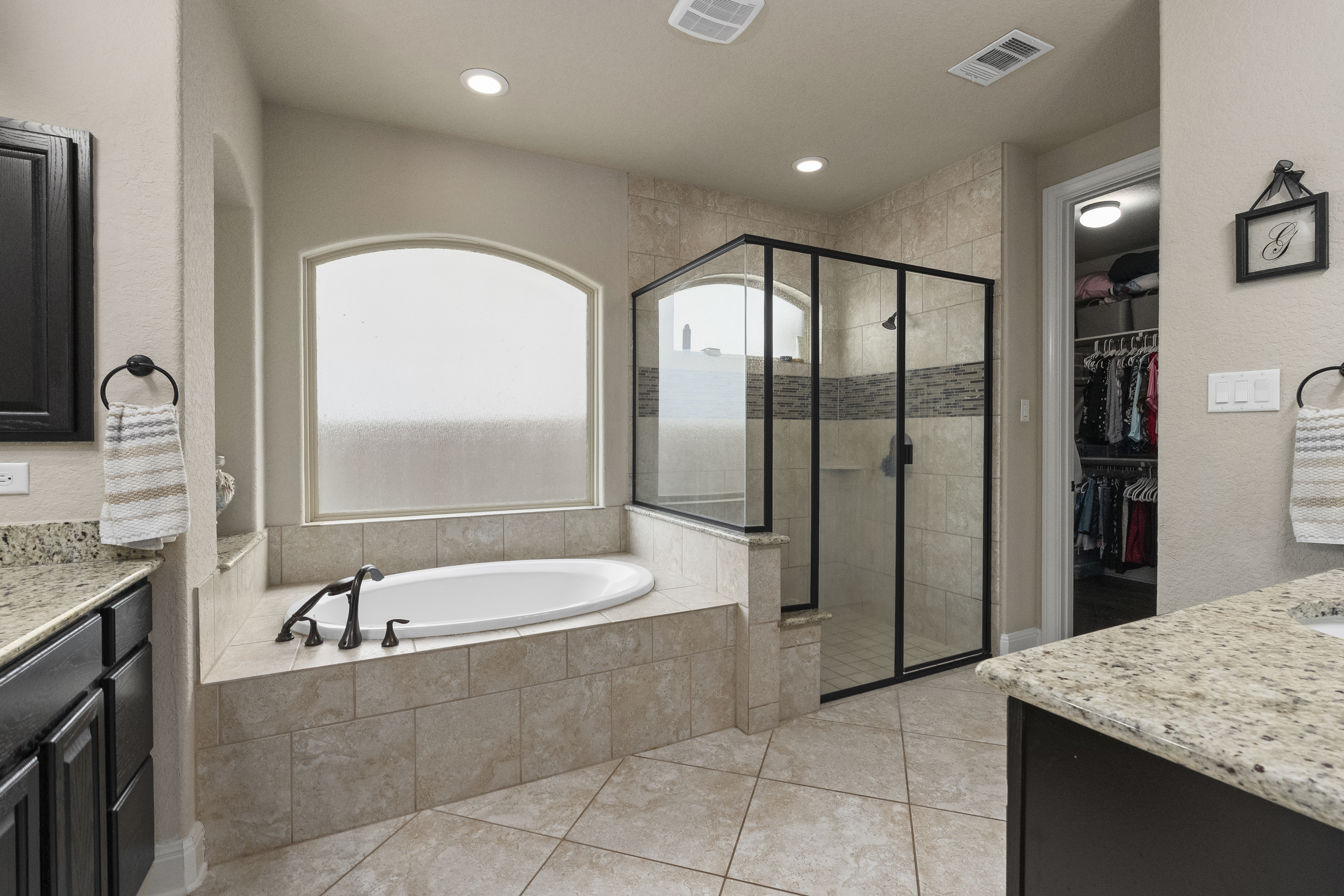  Thoughtfully Designed with Exceptional Floor Plan - 物件實景