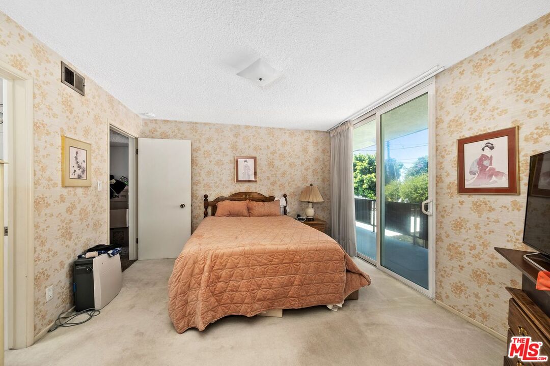 Los Angeles, California, 90056, United States, 5 Bedrooms Bedrooms, ,5 BathroomsBathrooms,Residential,For Sale,1918507