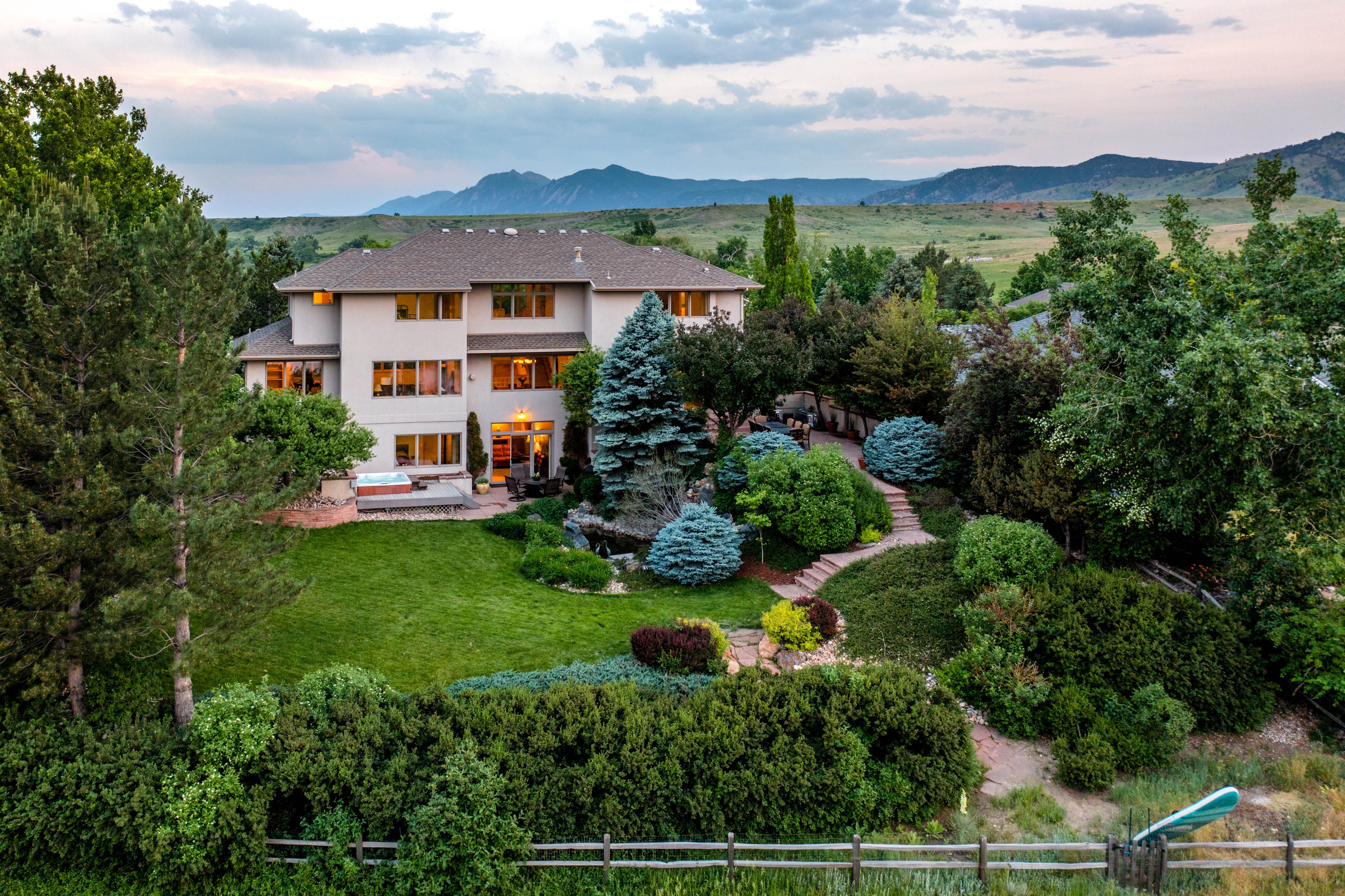  Timeless Waterfront Home With Beautiful Views - 物件實景