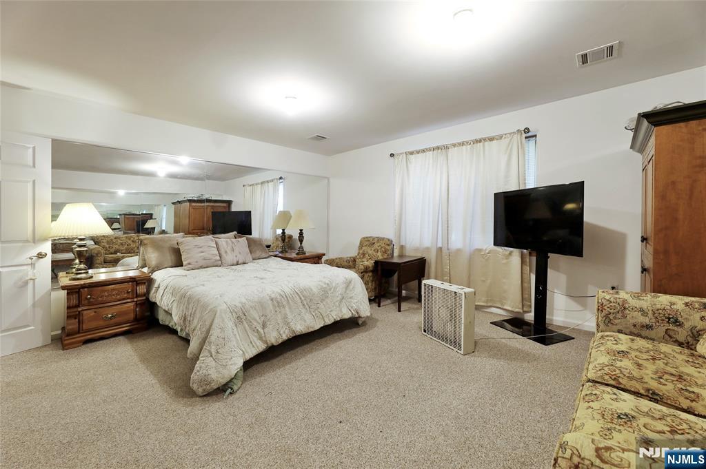 North Arlington, New Jersey, 07031, United States, 6 Bedrooms Bedrooms, ,4 BathroomsBathrooms,Residential,For Sale,1974124