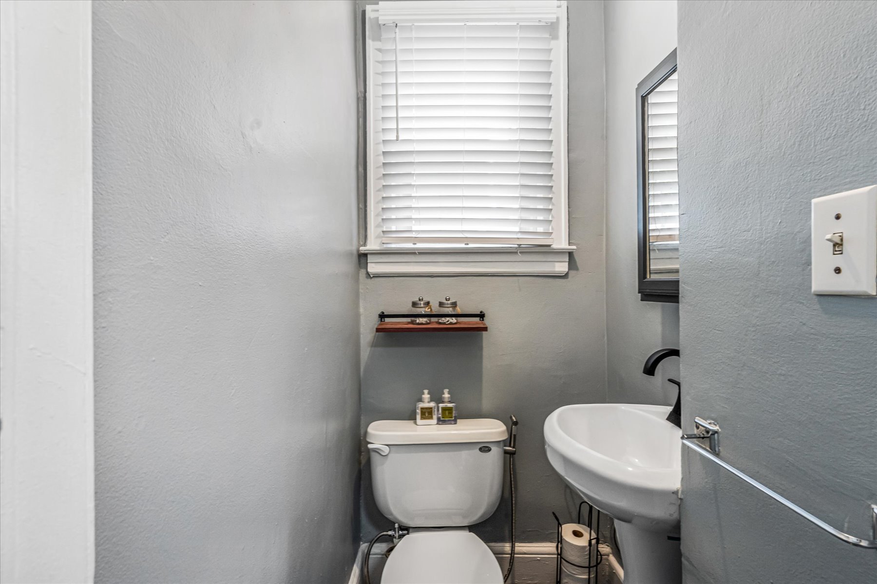  68-37 Nansen Street, Forest Hills, NY, 11375 - 物件實景