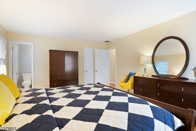 Fairfield Twp., New Jersey, 07004, United States, 3 Bedrooms Bedrooms, ,3 BathroomsBathrooms,Residential,For Sale,1923518